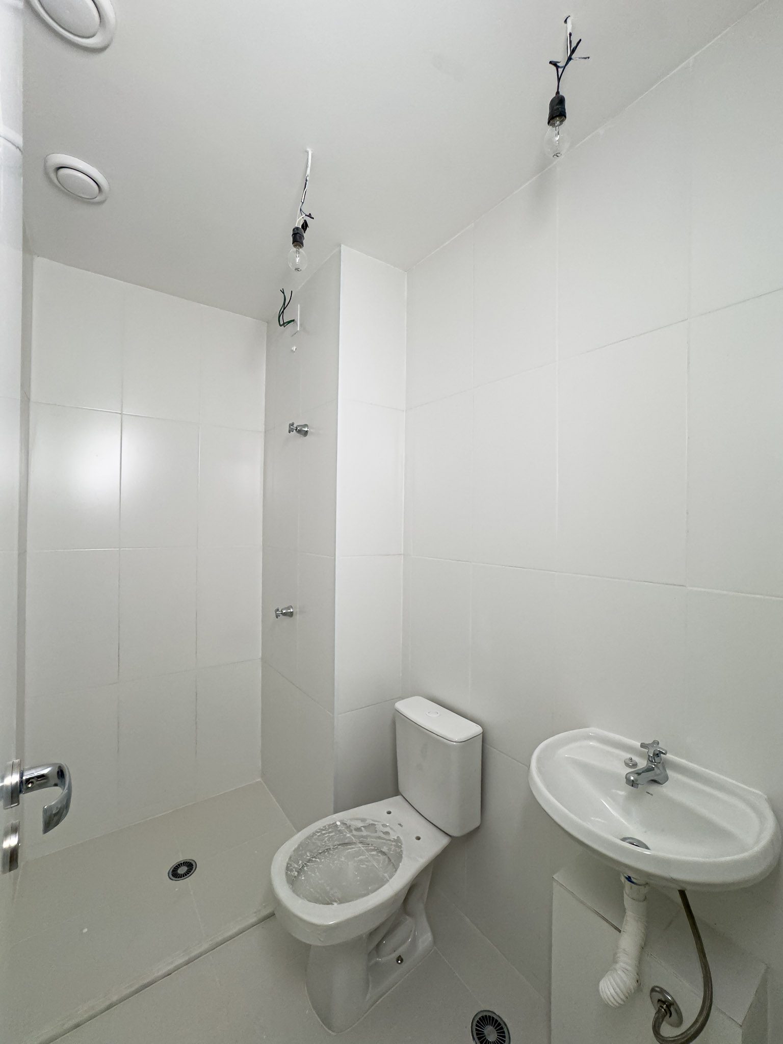 Ateliê 365 Brooklin, banho de serviço, um dos dois ambientes acabados